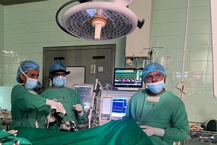 A photo of surgical trainee Meera Patel carrying out a surgical procedure with 2 colleagues.