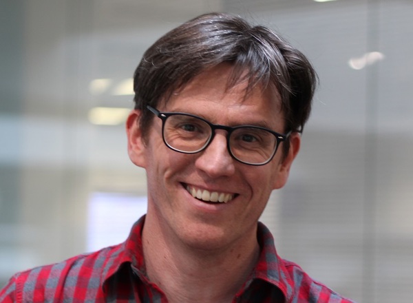 A photo of Dr Robert Chuter.