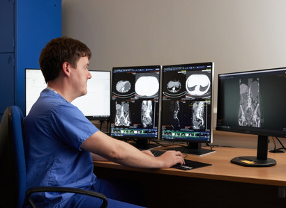Radiology. Radiologist, reviewing scans, Dummy screens, September 2022, Brian Moloney